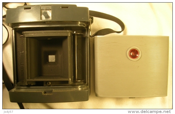 KODAK FIESTA - BROWNIE CAMERA - ANNI '60 - FUNZIONANTE - VINTAGE - Cameras