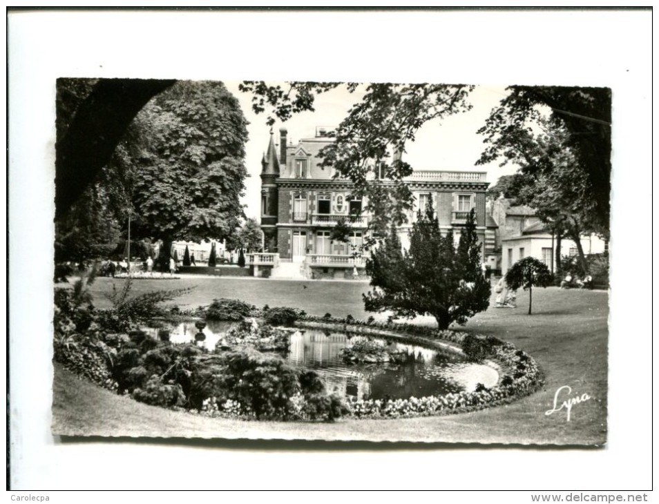 CP - Nanterre (92) L HOTEL DE VILLE ET LE PARC - Nanterre