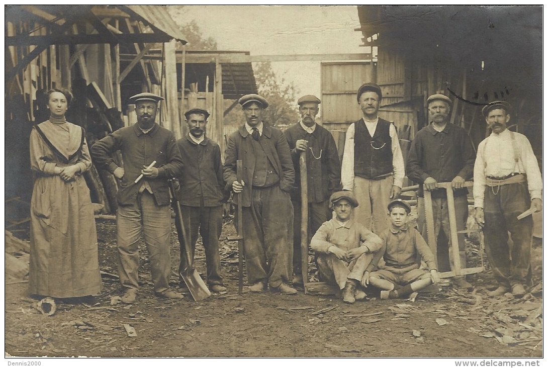 CARTE-PHOTO- Groupe De Personnes - Carte Envoyée D'ANCERVILLE  - Personnel D'une Menuiserie ? - Angerville