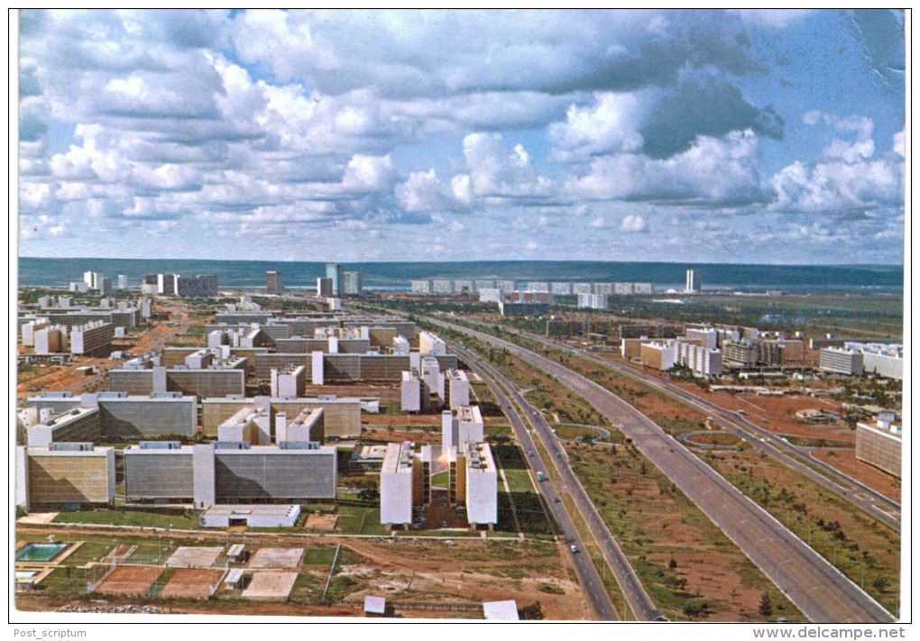 Amérique - Brésil - Brasilia - Eixo Rodoviaro Com Blocas Residenciais - Brasilia