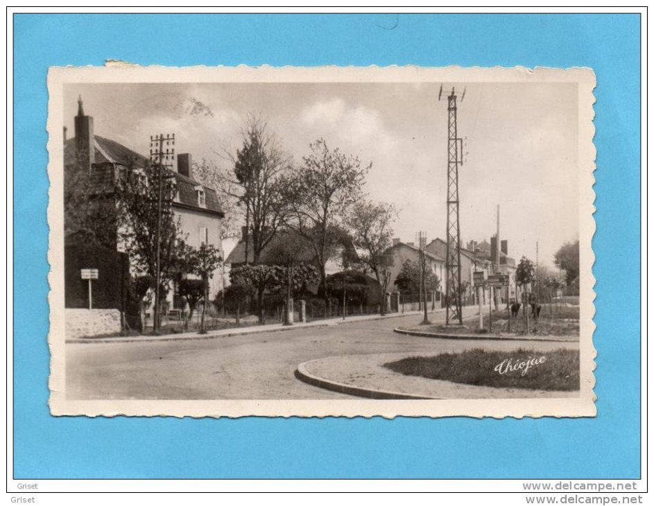 NANTIAT-rond Point De La -Gendarmerie- Beau Plan De Rue-a Voyagé En 1951-édition Brun - Nantiat