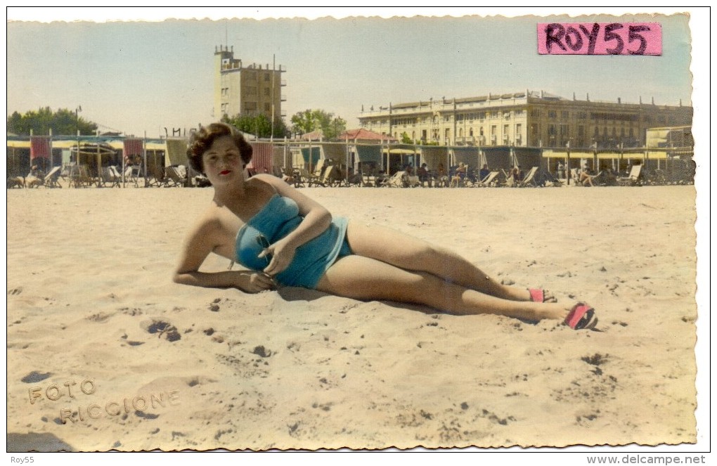 Emilia Romagna-rimini-riccione Veduta Donna In Spiaggia Anni 40 50 Particolare ( Ferrania) - Sonstige & Ohne Zuordnung