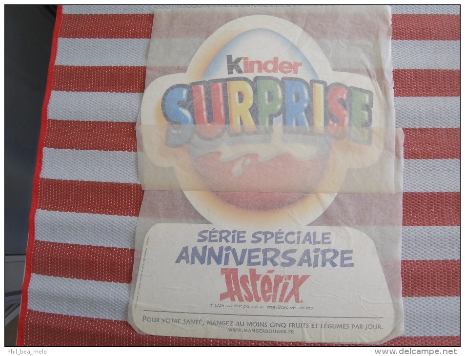 ASTERIX 50 ANS - PUBLICITE KINDER - L'OEUF KINDER SURPRISE - GRAND STICKER AUTOCOLLANT 48,5x36cm - Astérix