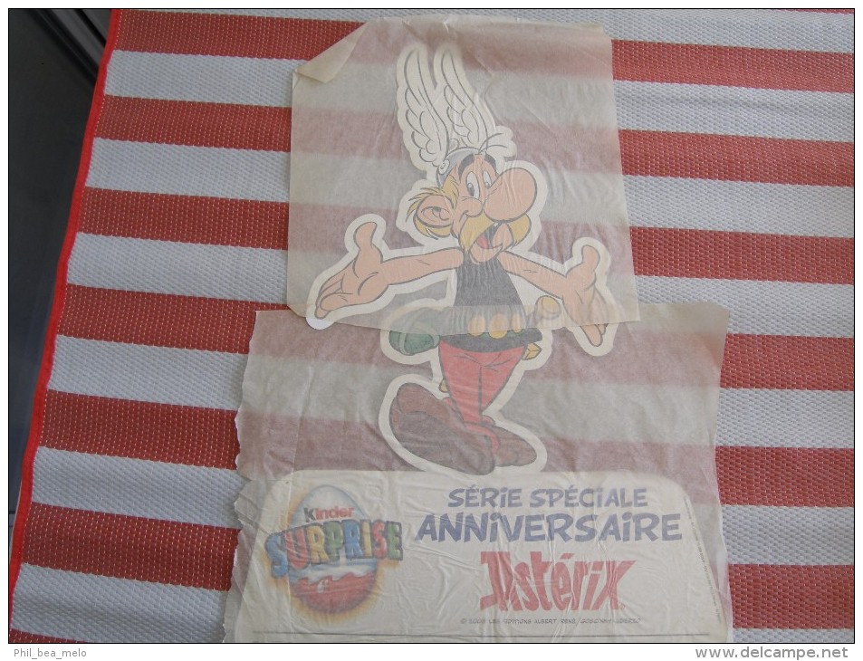 ASTERIX 50 ANS - PUBLICITE KINDER - ASTERIX - GRAND STICKER AUTOCOLLANT 38,5x56cm - Astérix