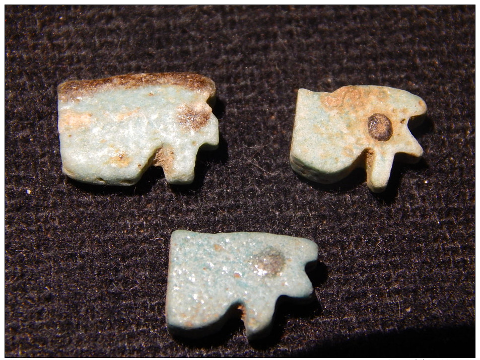 3 Amulettes Faïence Bleue. Oudjat, Oeil Horus. Egypte, Basse Epoque. Late Period. - Archéologie