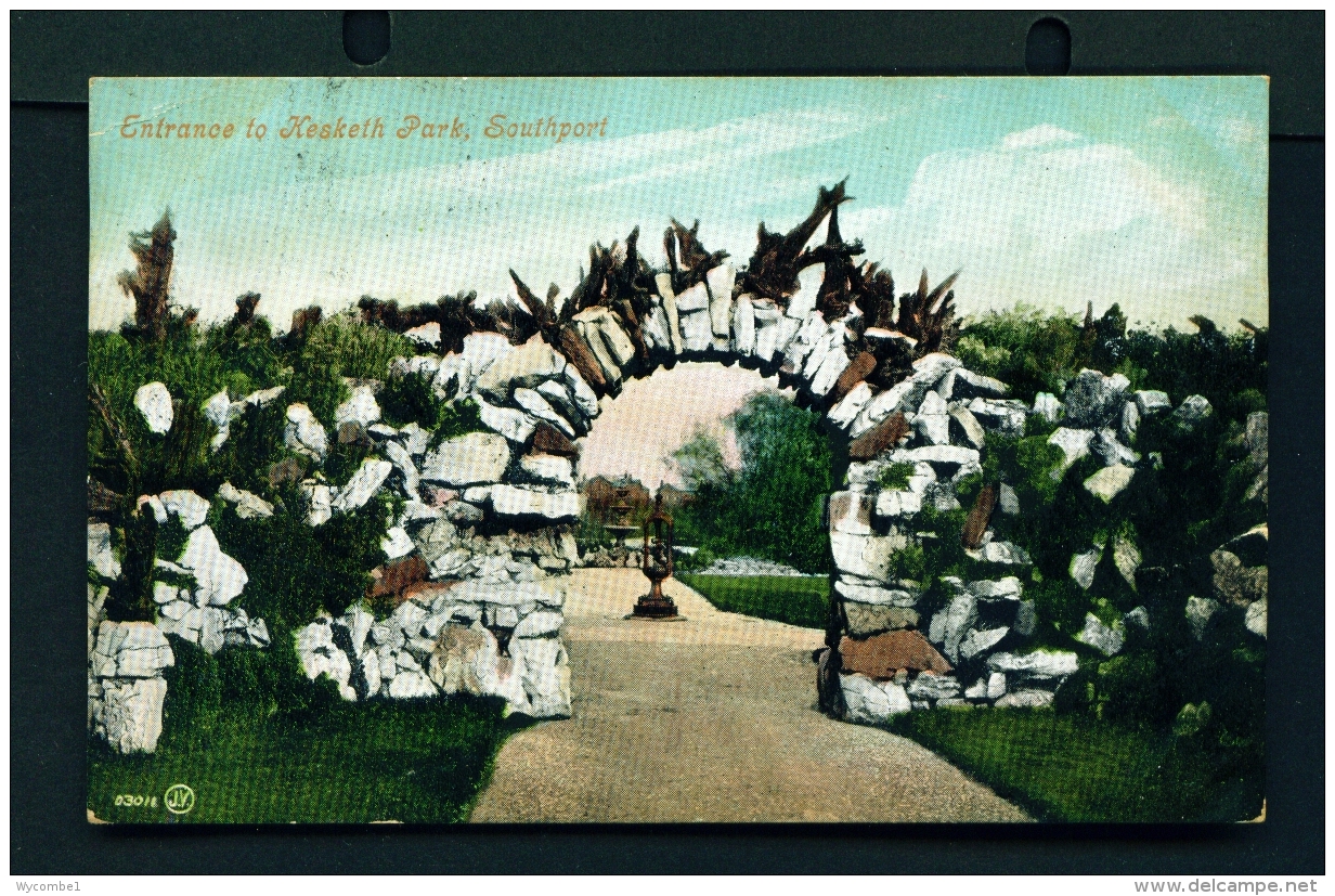 ENGLAND  -  Southport  Entrance To Hesketh Park  Vintage Postcard As Scans (torn Right Edge) - Southport