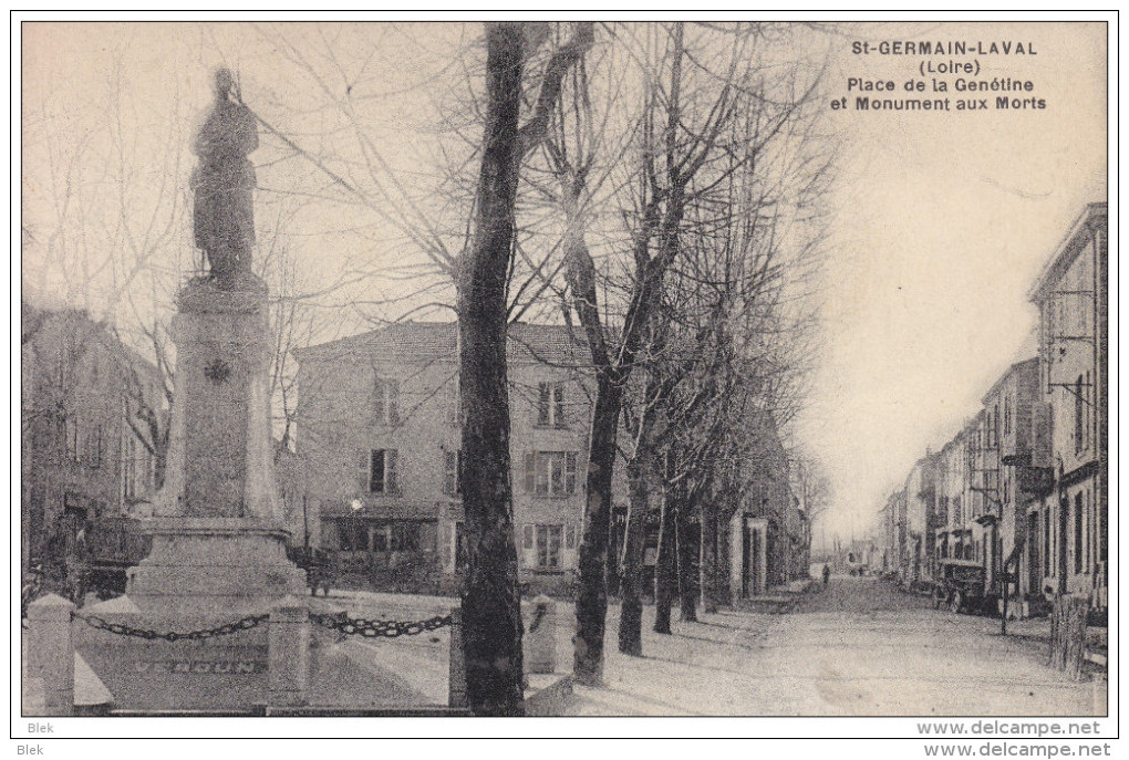 42 . Loire : Saint Germain  Laval  : Place De La Génétine . Et Monument Aux Morts  . - Saint Germain Laval