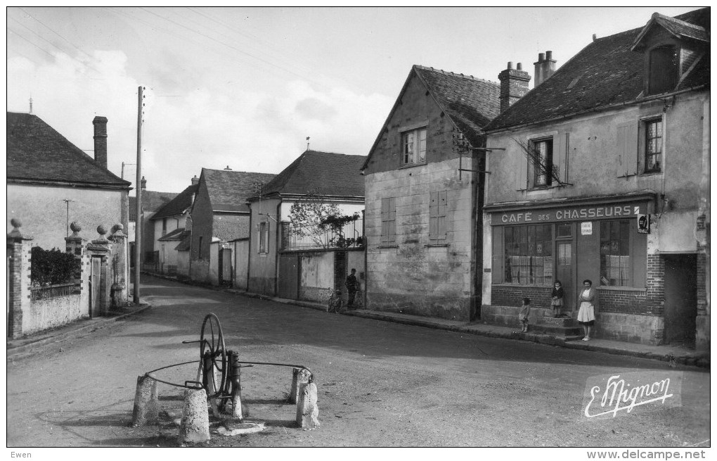 Ymeray. Le Bourg. (Café Des Chasseurs). - Autres & Non Classés