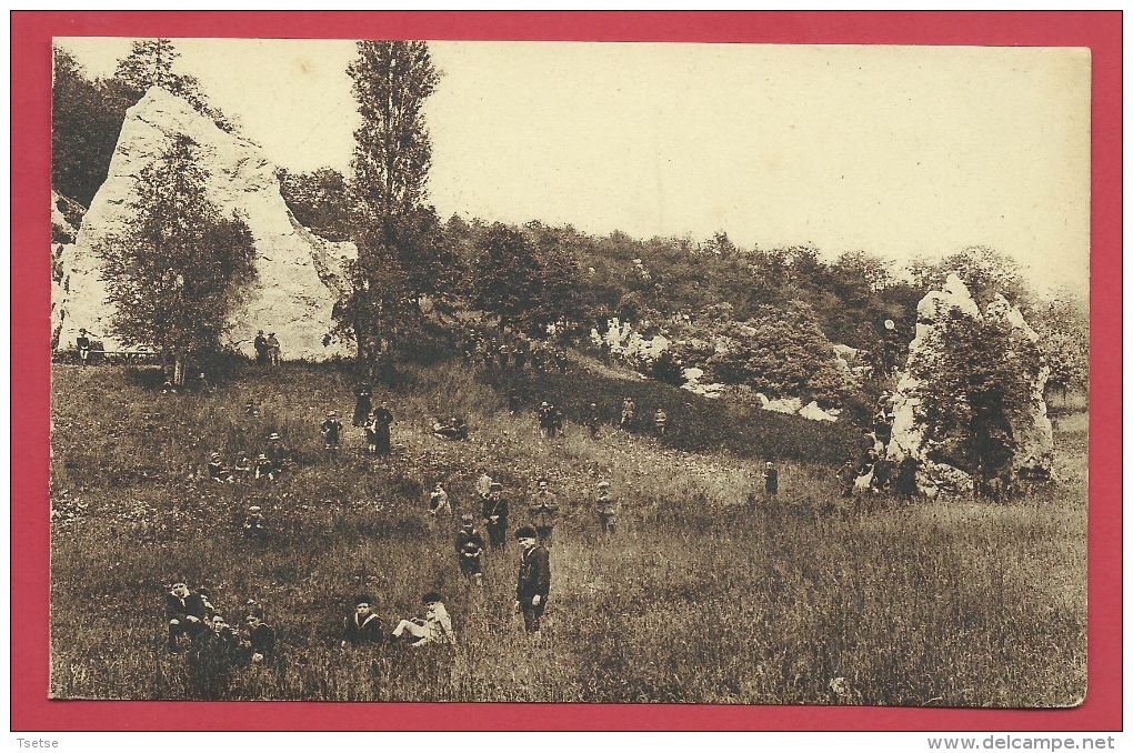 Namur - Institut St-Louis ( Parc Saint-Fiacre ) - Les élèves Au Pied Des Pyramides - Namur