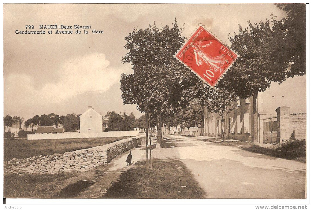 79. Mauzé, Gendarmerie Et Avenue Gare (traces D'anciennes Fixations Au Dos) - Mauze Sur Le Mignon