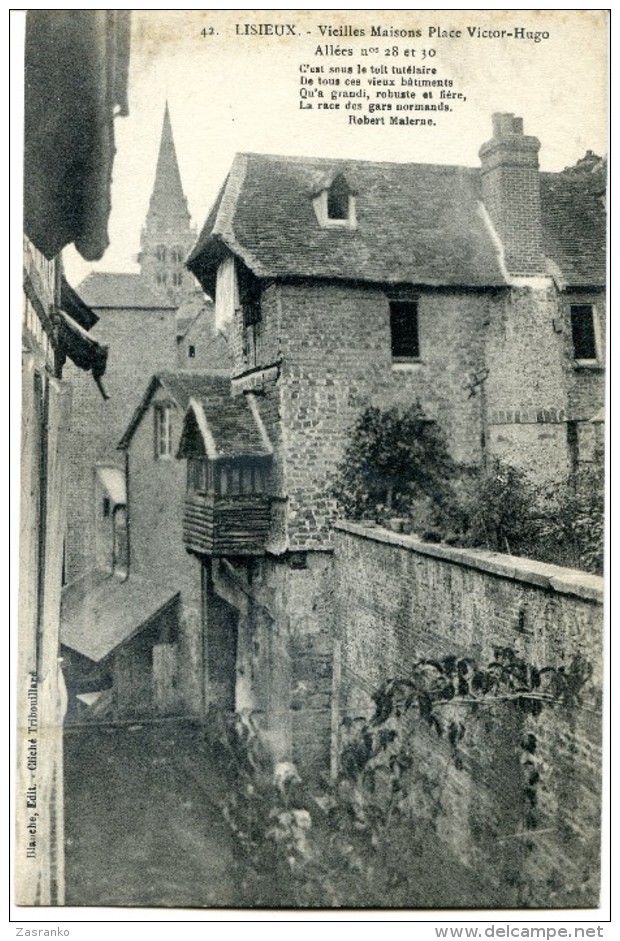 Lisieux - Vieilles Maisons, Place Victor-Hugo, Allees Nos 28 Et 30 - Lisieux