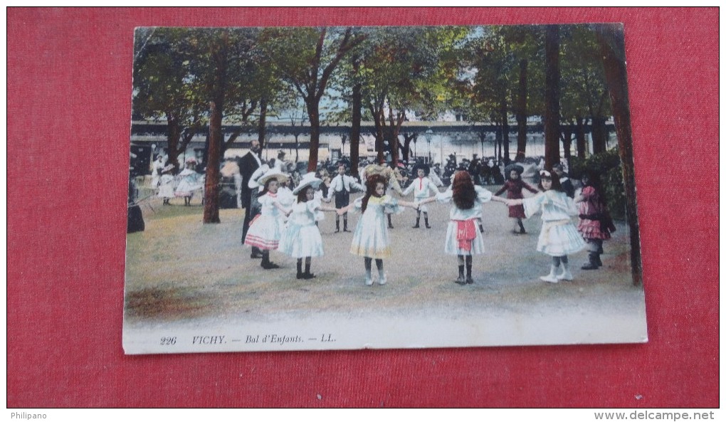 Vichy Bal D'Enfants----- Ref  2172 - Vichy