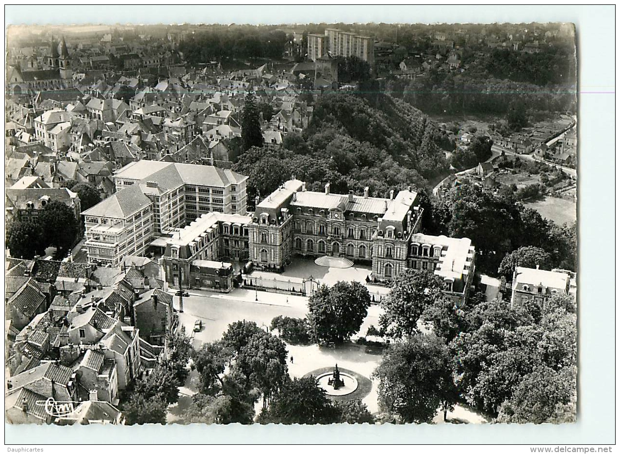 CHAUMONT : Vue Aérienne, Préfecture Et Cité Administrative. 2 Scans. Edition Combier. Format CPM - Chaumont