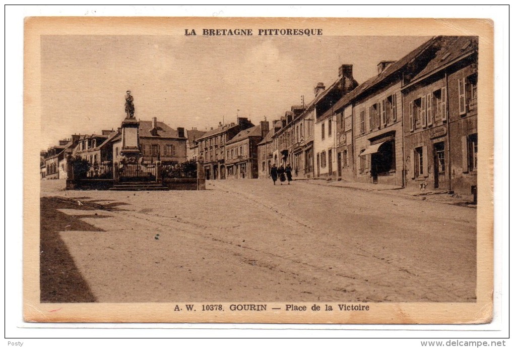 CPA - GOURIN - PLACE DE LA VICTOIRE - LA BRETAGNE PITTORESQUE - Sépia - Vernis - Vers 1930 - - Gourin