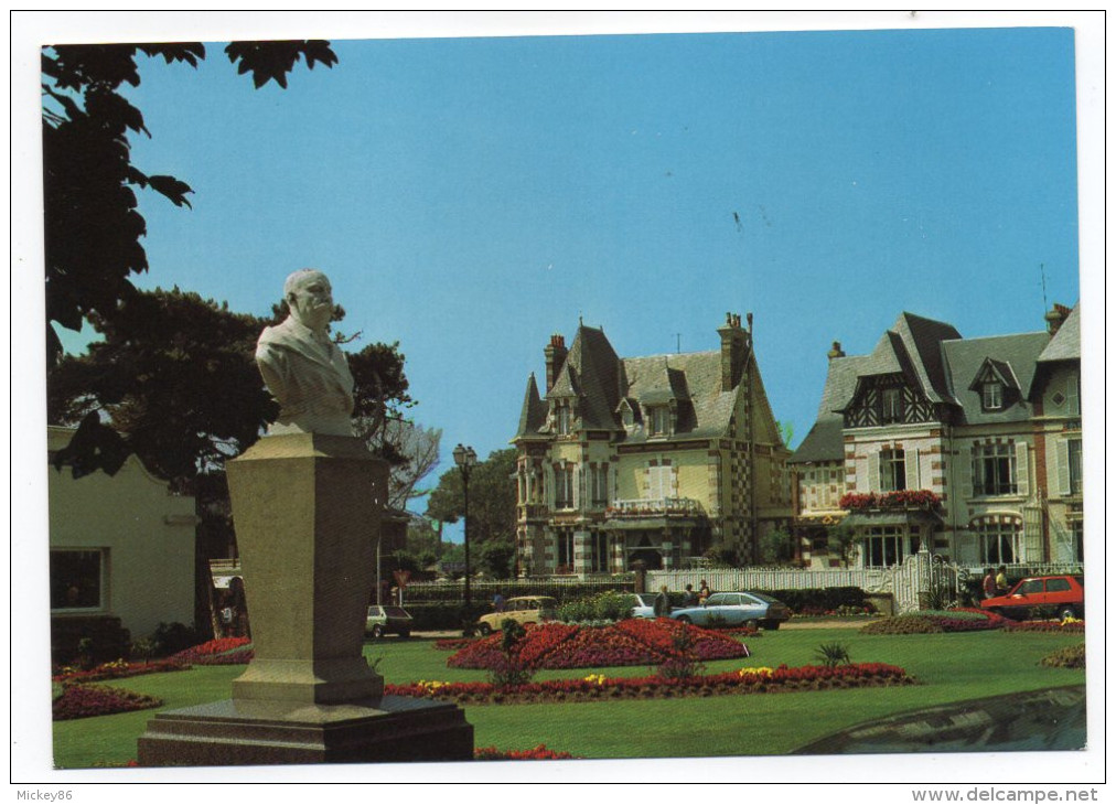 CABOURG--Jardins Du Casino,Buste De C.Bertrand Fondateur De Cabourg (voitures Dont GS Citroen),cpm N°4 éd Artaud - Cabourg