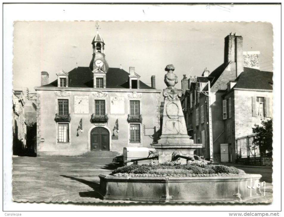 CP -MAYENNE (53)L HOTEL DE VILLE AVEC SON CADRAN SOLAIRE - Mayenne