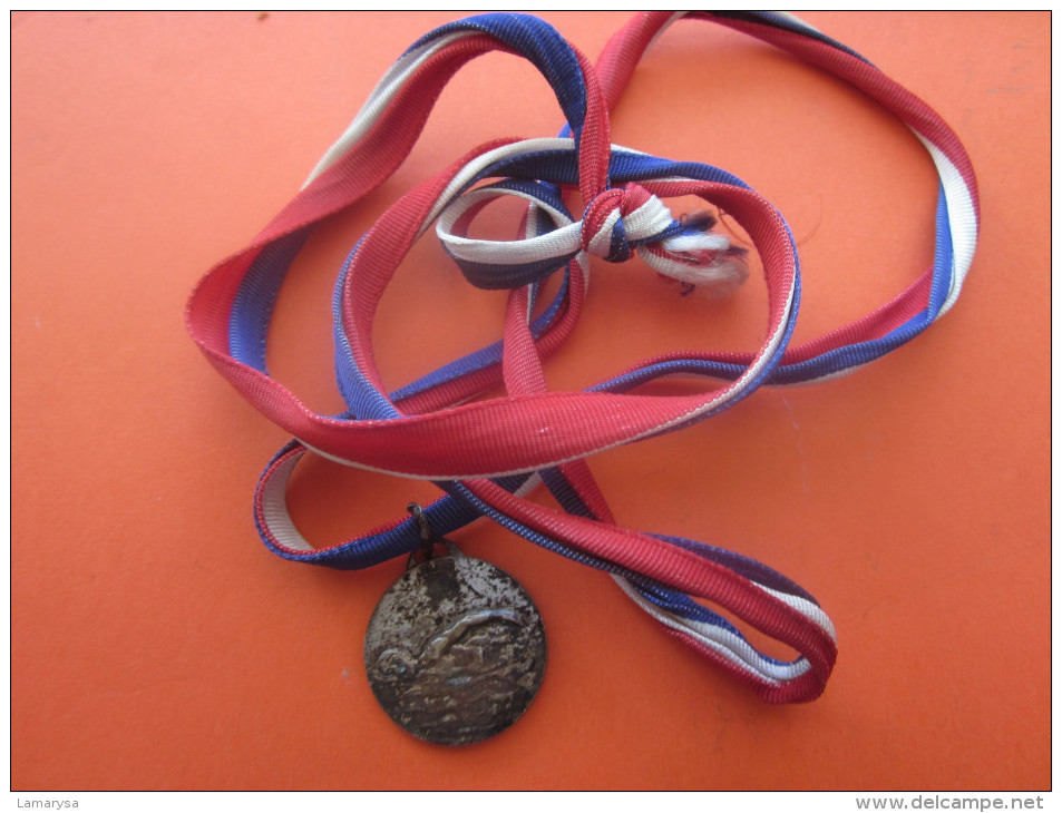 France Médaille Honorifique  NATATION CROWL MENTON 1979 + RUBAN TRICOLORE - Natation