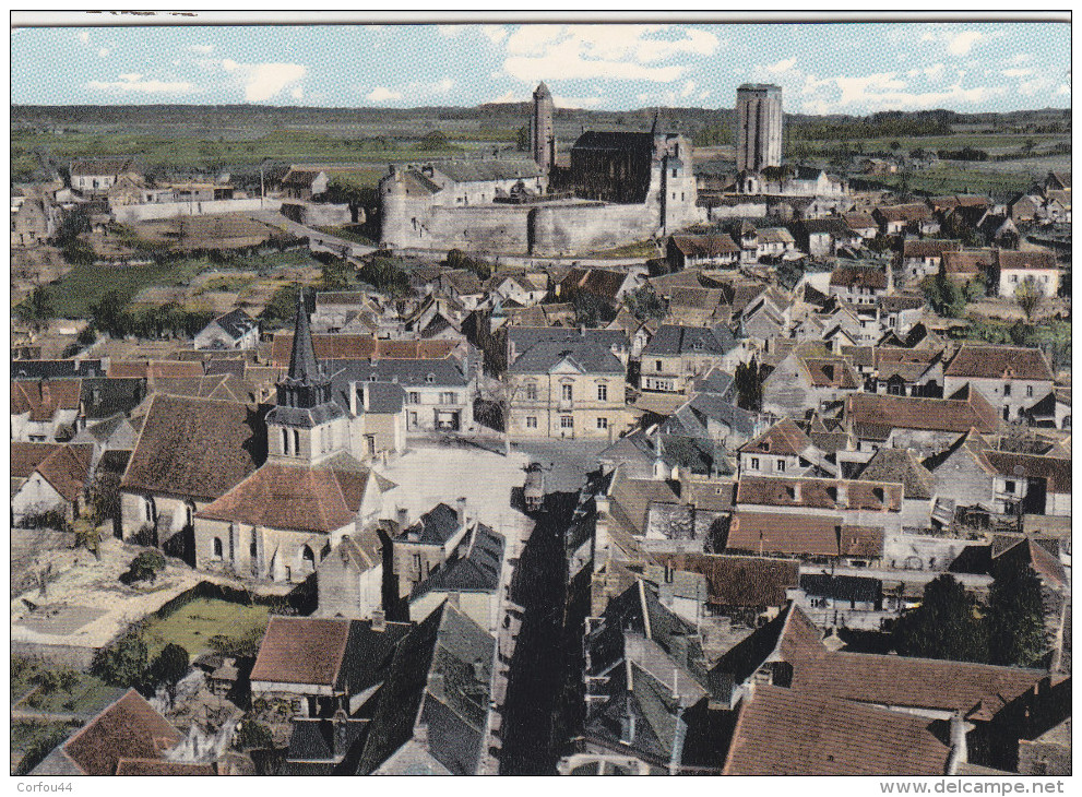 LE GRAND PRESSIGNY : Vue Aérienne Vers 1960 -  CPSM 10x15 - Le Grand-Pressigny