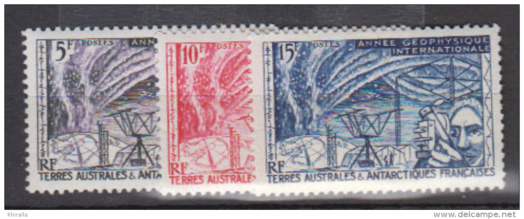 TERRES AUSTRALES     1957              N.   8 / 10       COTE     19 . 50   EUROS           ( 853 ) - Neufs