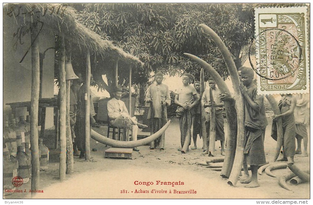 CONGO - CPA  ETHNIQUE - ACHAT DE L´IVOIRE à BRAZAVILLE - BEAU PLAN  - CPA RARE 1918. - Afrique