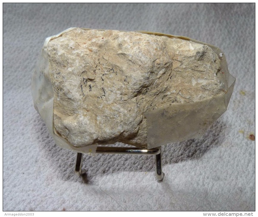 RARE BELLE PIERRE DE Massada Israel 8 X 4 X 4 Cm Environ 145 Grammes : TBE   LIVRE AVEC SUPPORT EN METAL - Météorites