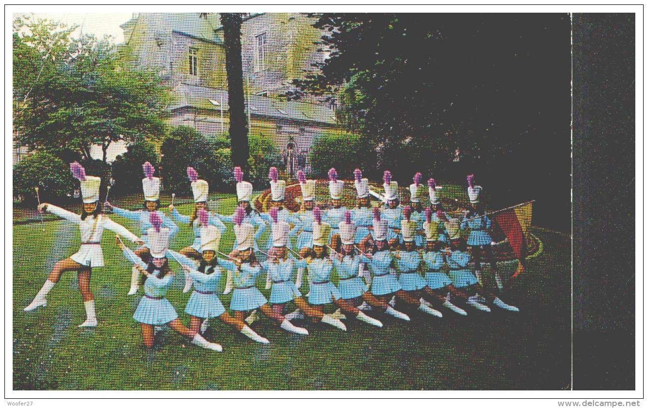 CPM LE MANS , La Photo Officielle Des Majorettes Du Mans - Le Mans