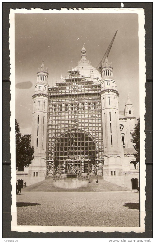 PHOTO ORIGINALE JUILLET 1949 LA BASILIQUE DE LISIEUX EN TRAVAUX ECHAFFAUGADE RAVALEMENT - 2 Scans - - Plaatsen