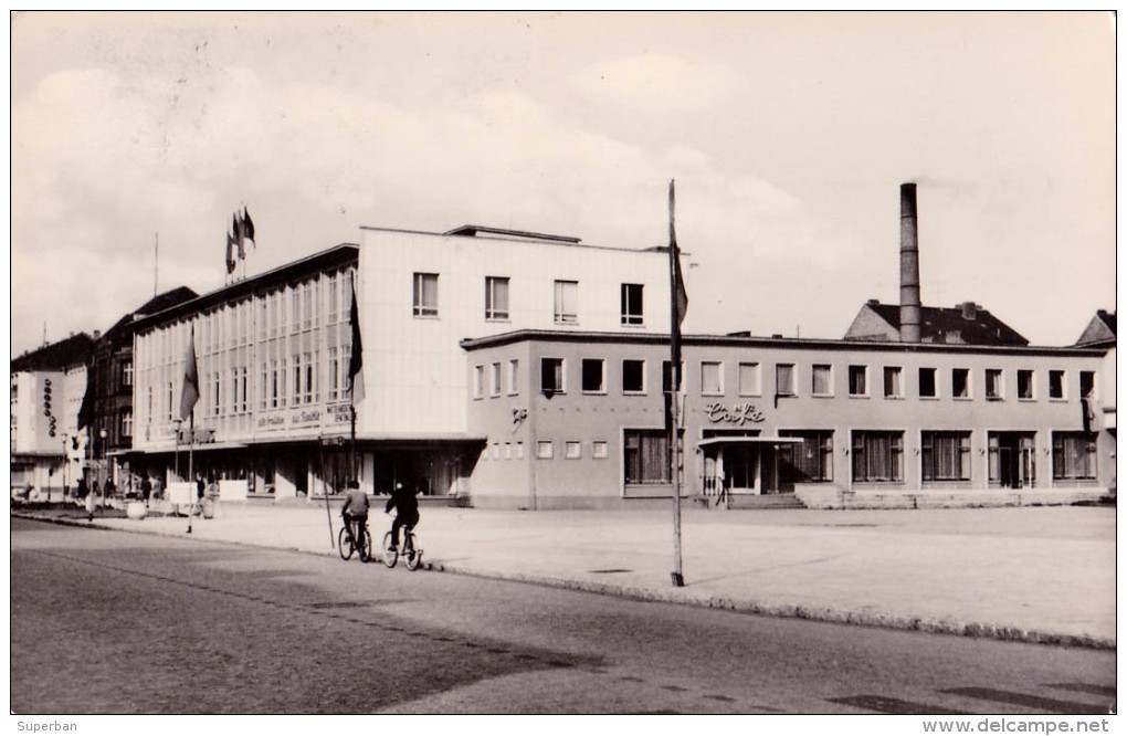 RATHENOW : BERLINER STRASSE : TANZ CAFÉ - CARTE VRAIE PHOTO / REAL PHOTO POSTCARD - ANNÉE / YEAR ~ 1965 - ´68 (u-121) - Rathenow