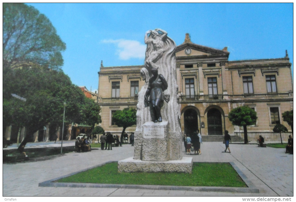 Palencia Plaza Mayor Monumento Berruguete - Palencia