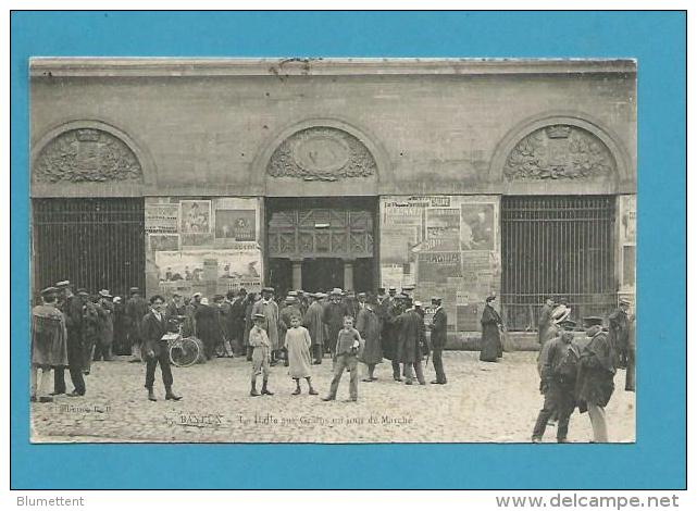 CPA Animée La Halle Aux Grains Un Jour De Marché BAYEUX 14 - Bayeux