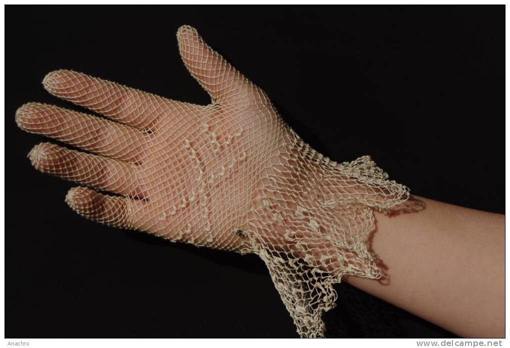 GANTS RESILLE DAME BEIGE Longs 30 Cms Petite BRODERIE CROCHET Sur Le Dos De La Main - 1900-1940