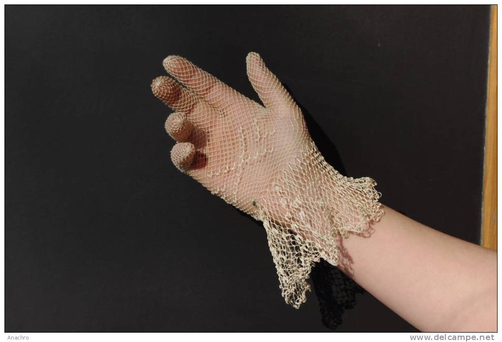 GANTS RESILLE DAME BEIGE Longs 30 Cms Petite BRODERIE CROCHET Sur Le Dos De La Main - 1900-1940