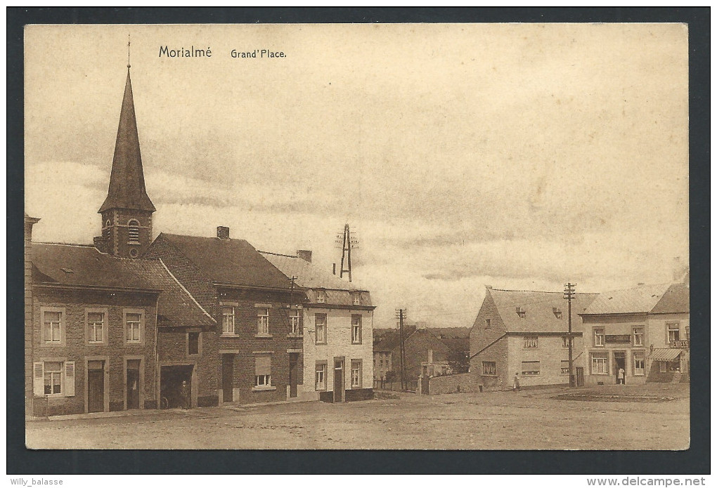 CPA - MORIALME - Grand'Place - Café  // - Florennes