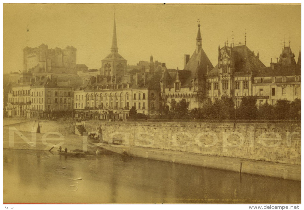 SAUMUR C.1880 Les Quais La Ville Photo Par Emile Giard Maine--et-Loire 49 - Lieux