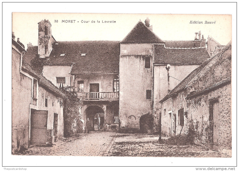 CPA MORET COUR DE LA LEVRETTE UNUSED - Moret Sur Loing