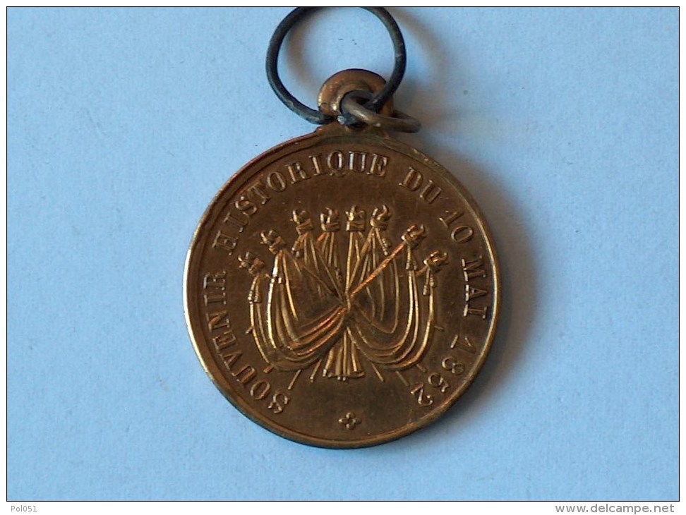 MEDAILLE MEDALS LOUIS NAPOLEON BONAPARTE SOUVENIR HISTORIQUE DU 10 MAI 1852 - Professionnels / De Société