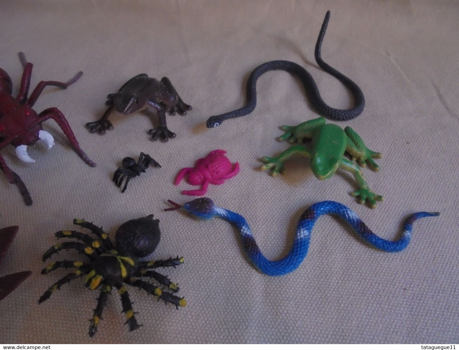 Vintage - Petit lot de 11 animaux en plastique - Poissons, grenouilles, serpents, araignées