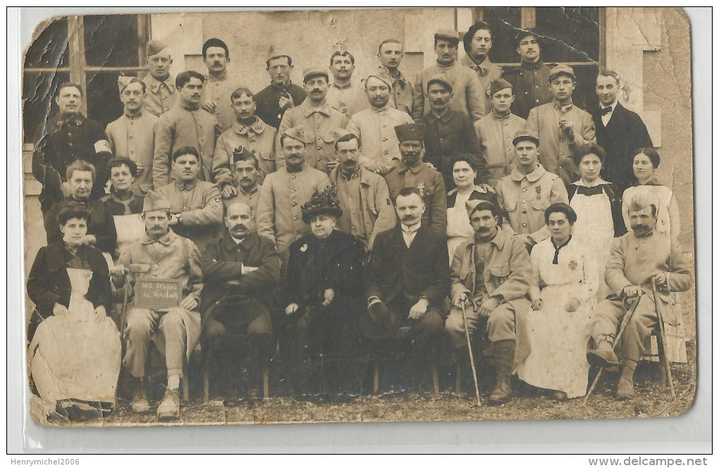 Militaria Carte Photo Nos Blessés De Verdun Tirailleurs Avec Médaille , Brassard Croix Rouge Infirmières ... - Weltkrieg 1914-18