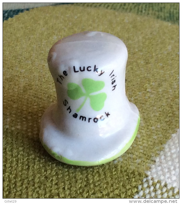 THIMBLES - DÉS À COUDRE - THE LUCKY IRISH, SHAMROCK, IRELAND - TRÈFLE - FORME DE CHAPEAU EN PORCELAINE - - Dés à Coudre