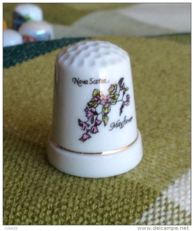 THIMBLES - DÉS À COUDRE - NOVA, SCOTIA, CANADA - MAYFLOWER - PORCELAINE - - Dés à Coudre