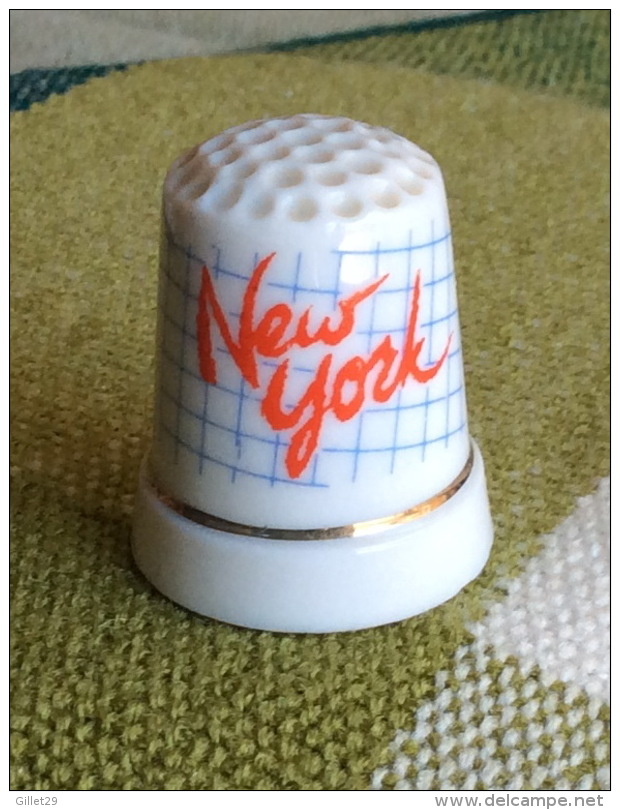 THIMBLES - DÉS À COUDRE EN PORCELAINE - NEW YORK, U.S.A. - - Dés à Coudre