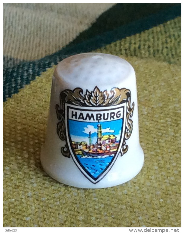 THIMBLES - DÉS À COUDRE EN PORCELAINE - HAMBURG, ALLEMAGNE - - Dés à Coudre