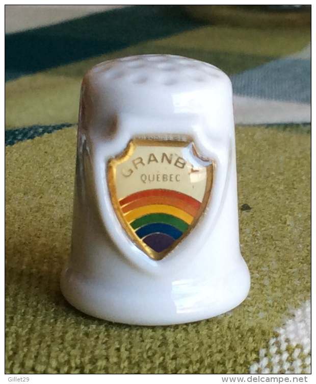 THIMBLES - DÉS À COUDRE EN PORCELAINE - GRANBY, QUÉBEC - - Dés à Coudre