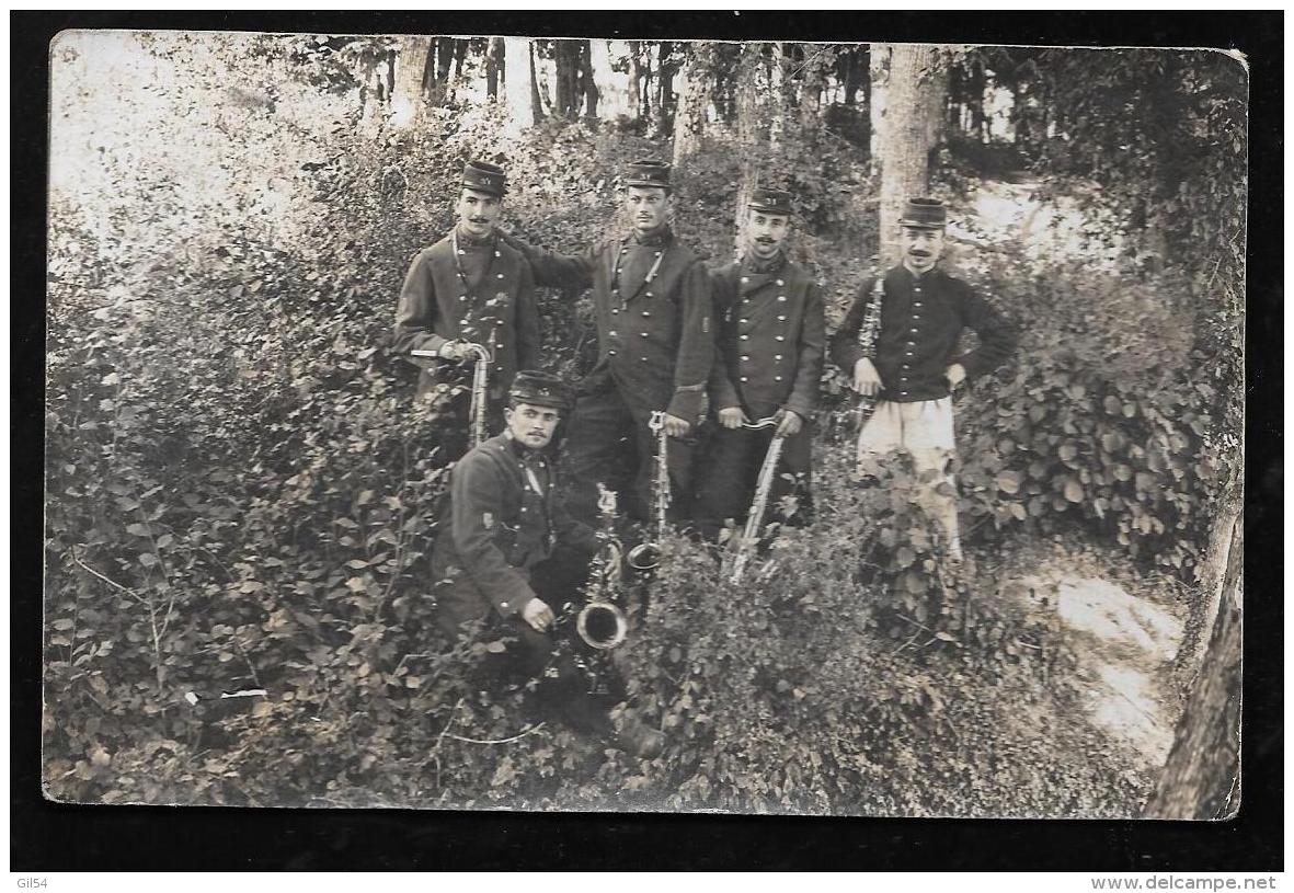 Cpa Photo - Groupe De Soldat Saxophonistes N°31 Sur Les Kepis- Haw148 - Casernas