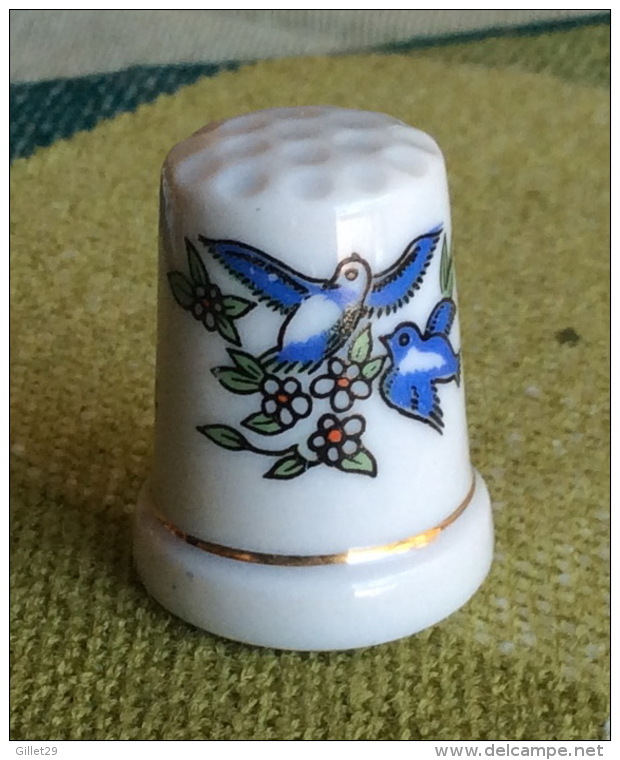 THIMBLES - DÉS À COUDRE  EN PORCELAINE - TADOUSSAC, QUÉBEC - - Dés à Coudre