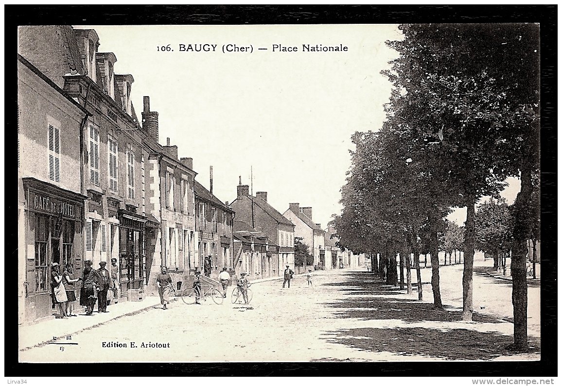 CPA ANCIENNE- BAUGY (18)- PLACE NATIONALE EN ÉTÉ AVEC BELLE ANIMATION- CAFÉ DE L'HOTEL- CYCLISTES- - Baugy