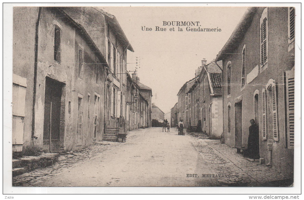 52.292/ BOURMONT - Une Rue Et La Gendarmerie - Bourmont