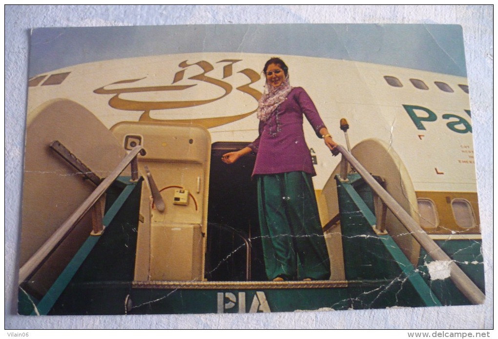 AIRLINES ISSUE / CARTE COMPAGNIE   PIA  PAKISTAN INTERNATIONAL   CARTE ABIMEE - 1946-....: Modern Tijdperk