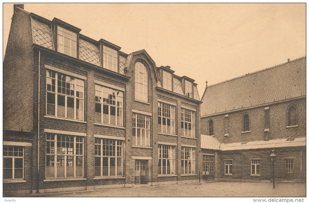 GROTENBERGE / ZOTTEGEM / KOSTSCHOOL ST FRANSICUS VAN ASSISIE / VOORGEVEL - Zottegem