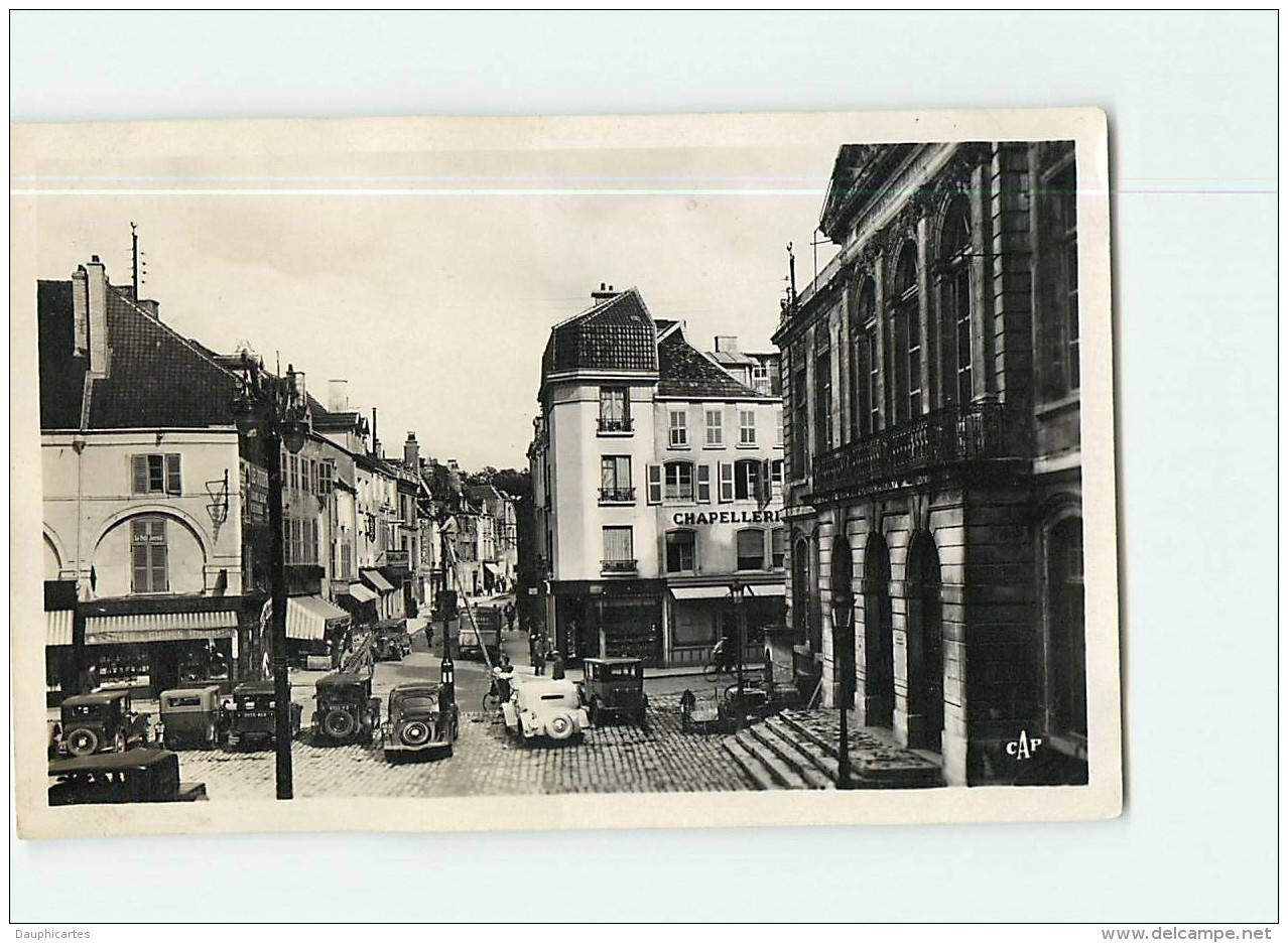 CHAUMONT - Rue Jules TREFOUSSE Et Hôtel De Ville - Beau Plan Animé Avec Voitures Années 1940 - 2 Scans - Chaumont